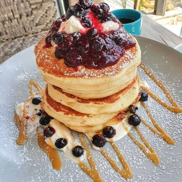 Tykke Sveler med Blåbærsyltetøy