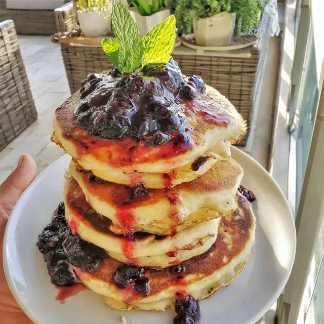 Tykke Sveler med Blåbærsyltetøy