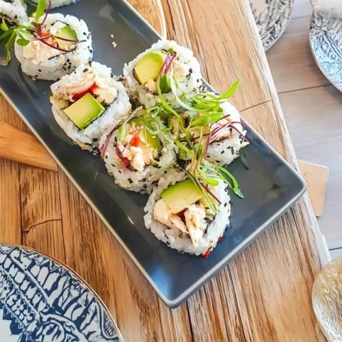 California roll med agurk og avokado - en deilig sushi rett