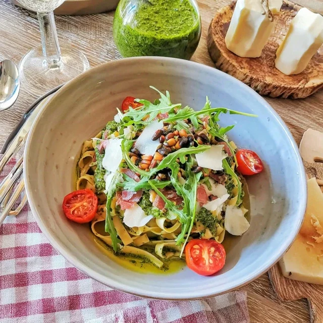 Ferske tagliatelle med ruccola-pesto