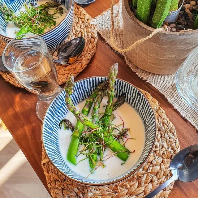 Grønn aspargessuppe med kokosmelk
