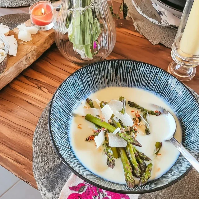 Grønn aspargessuppe med kokosmelk