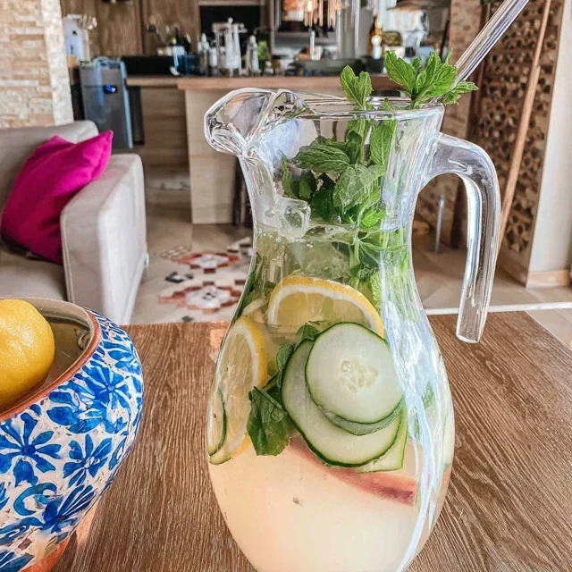 Hjemmelaget mynte-agurk-limonade