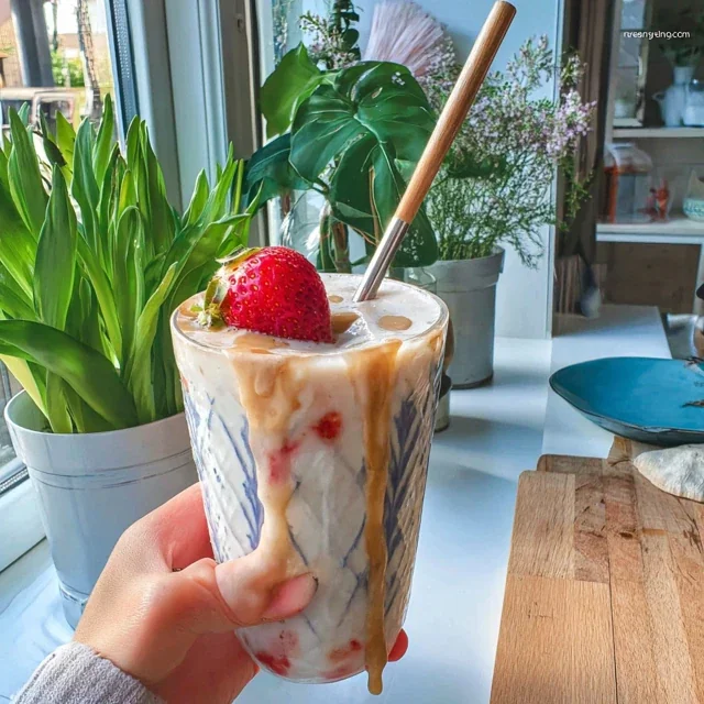Jordbær-banan-smoothie med havremelk