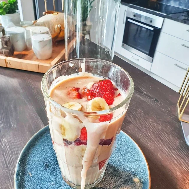 Jordbær-banan-smoothie med havremelk