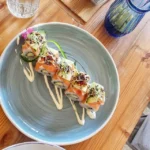 Laksemaki med agurk og sesam