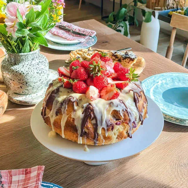 Marmorkake med vanilje og jordbær til bursdag