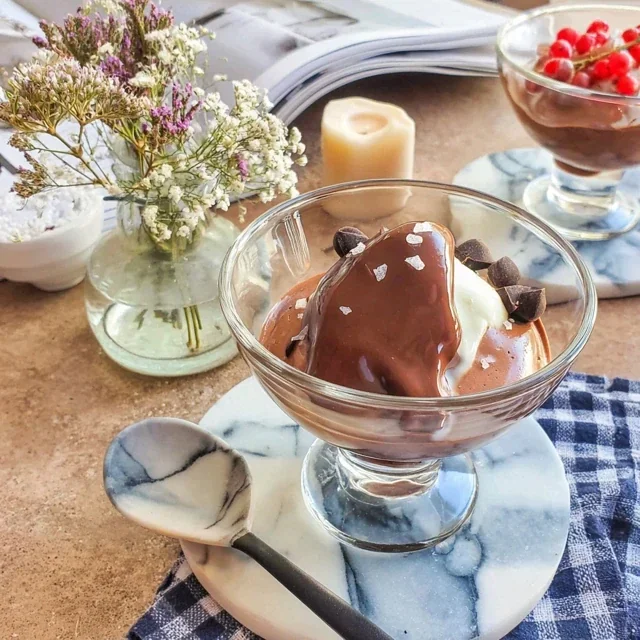 Mørk sjokolademousse med havsalt