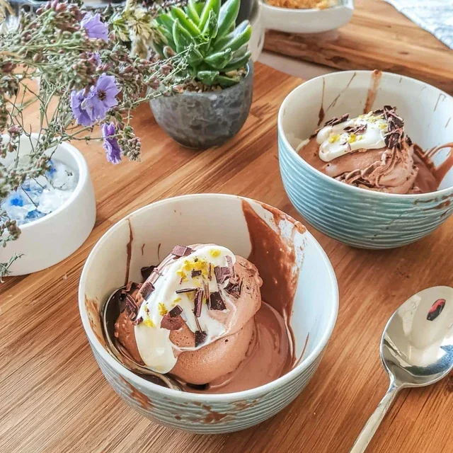 Mørk sjokolademousse med havsalt