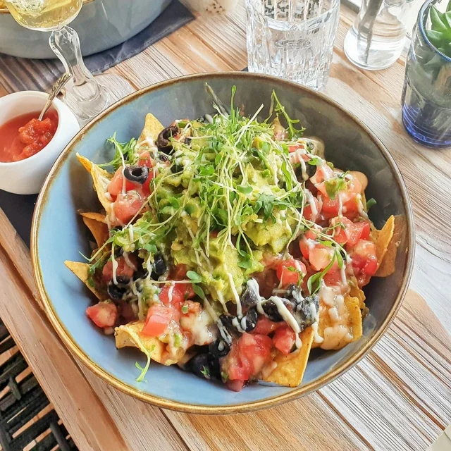 Nachos med guacamole og frisk salsa