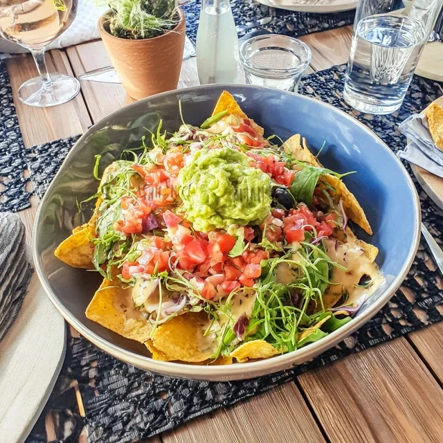 Nachos med guacamole og frisk salsa