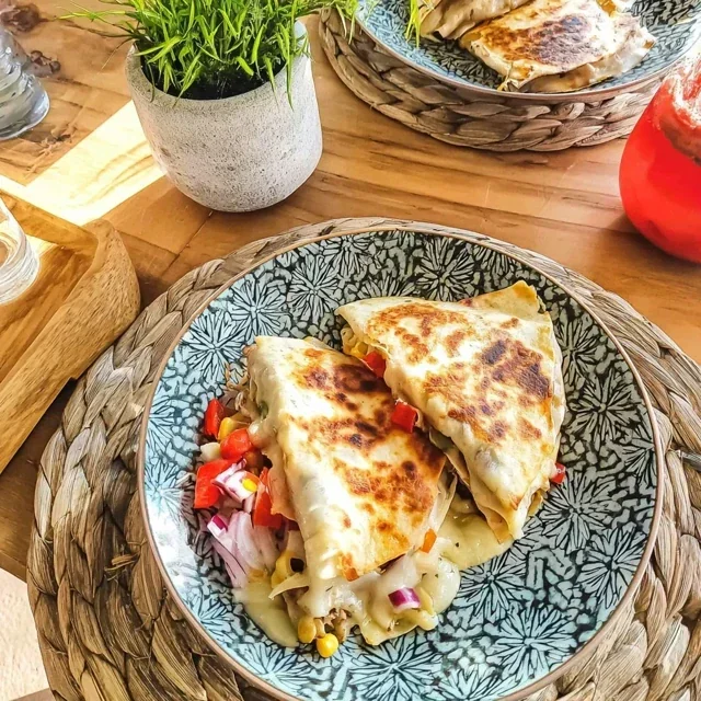 Ostequesadilla med mais og paprika