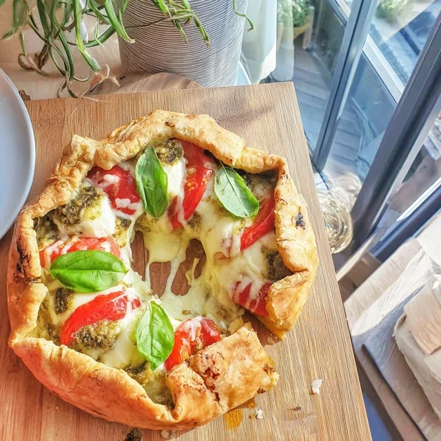 Pesto-mozzarella-solsikkekake