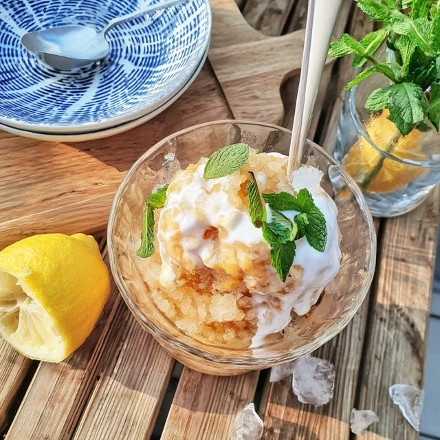 Sitrungranita med frisk mynte
