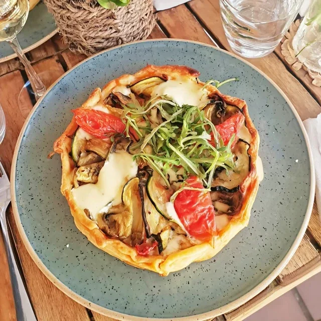 Terte med grillet grønnsaker og geiteost