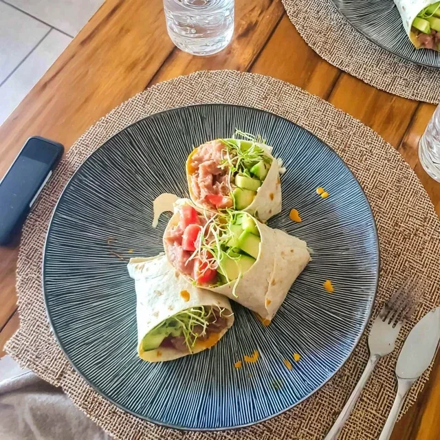 Tunfiskwrap med avokado og agurk