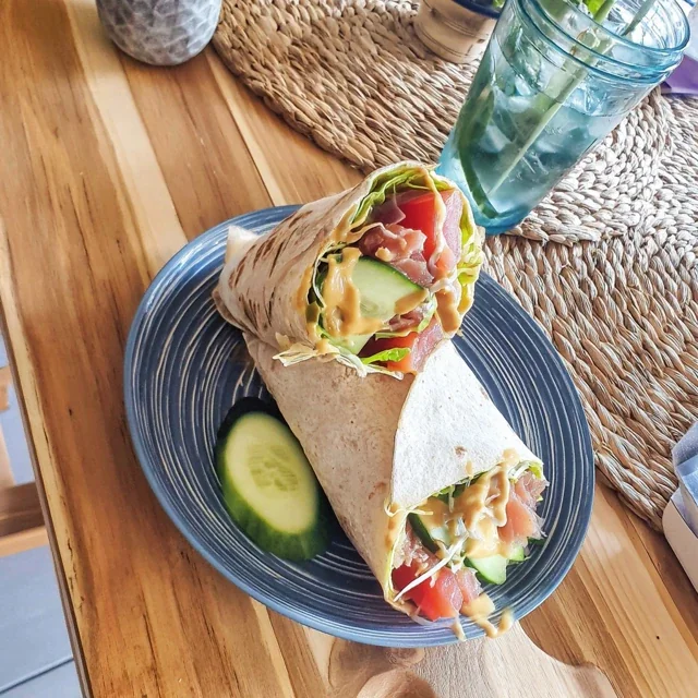 Tunfiskwrap med avokado og agurk